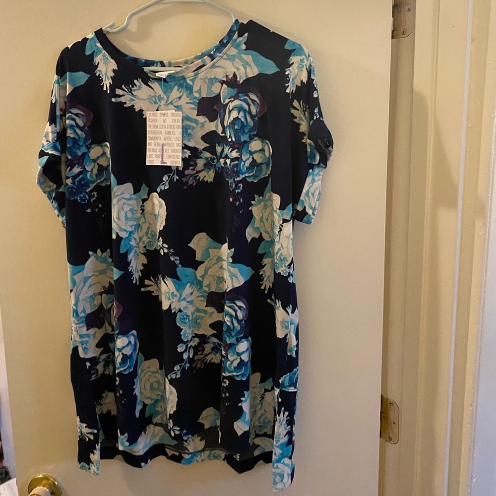 Lularoe Leah top